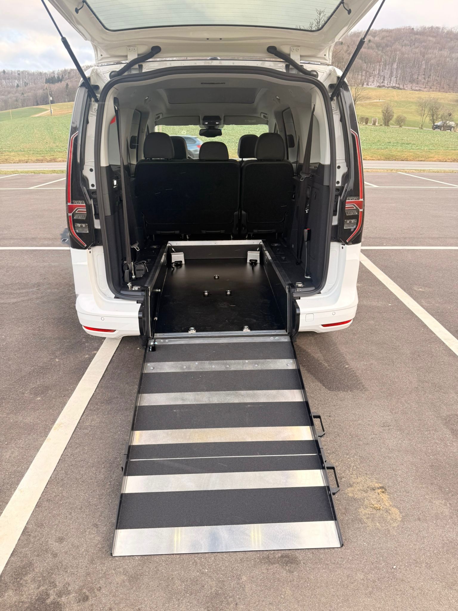 Veicolo accessibile in sedia a rotelle