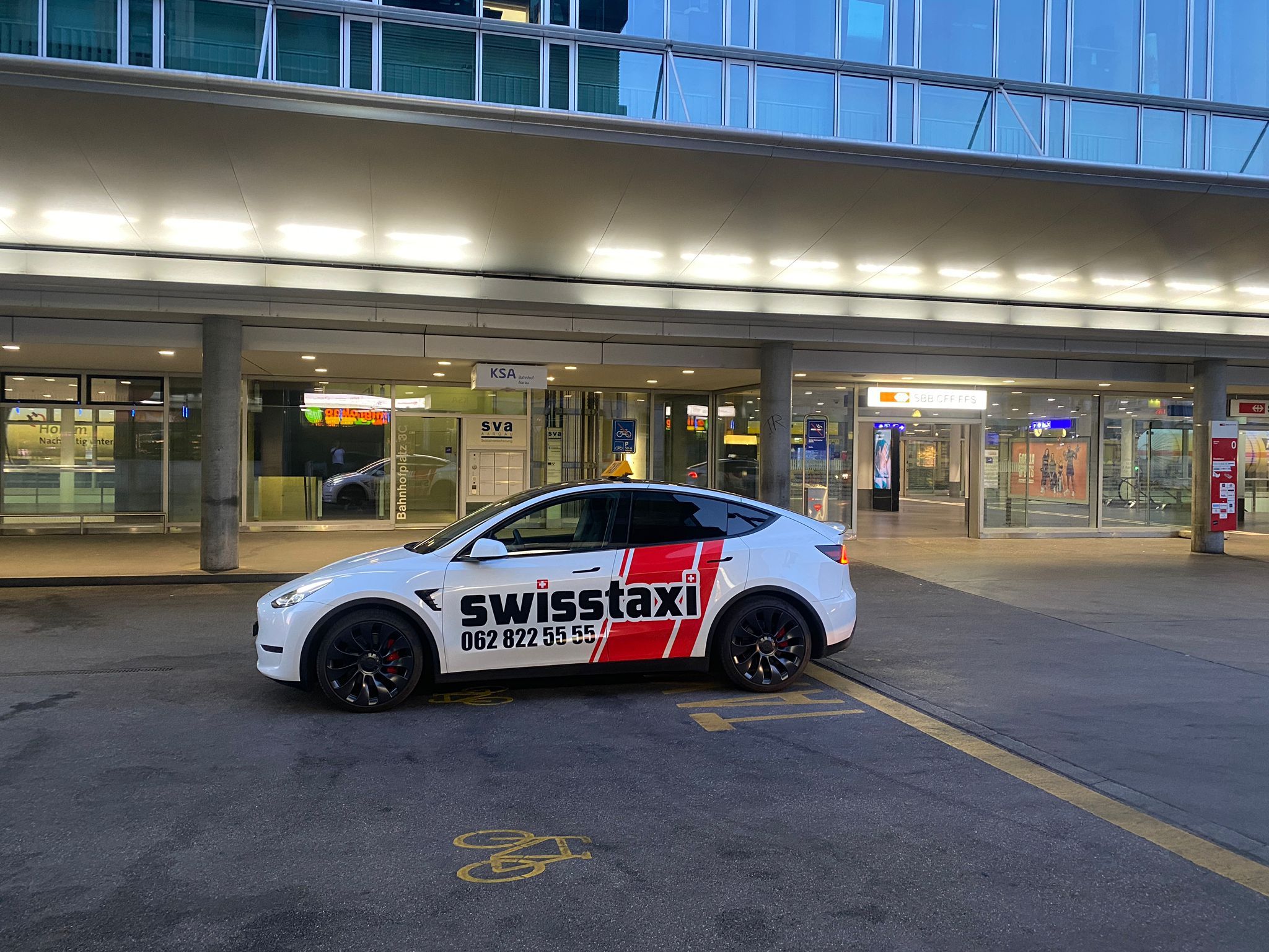 Tesla Model Y Standard Taxi
